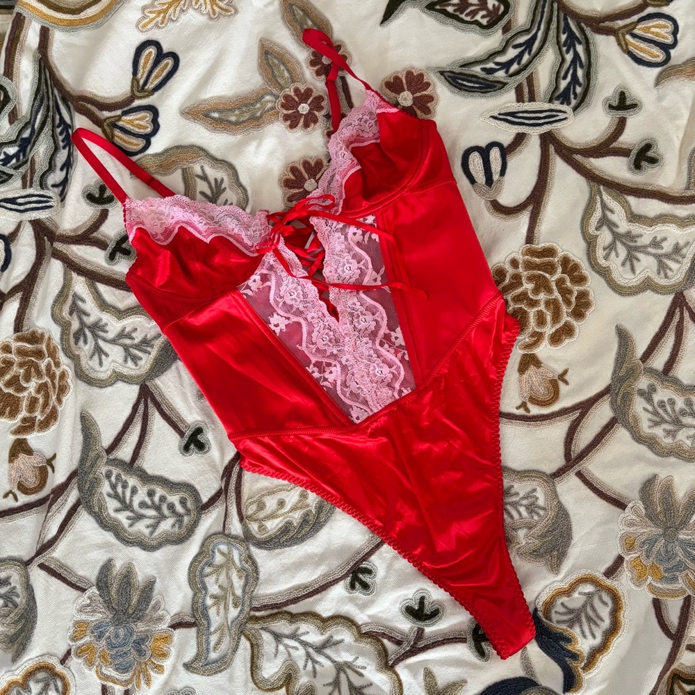 Savage Fenty Red Satin Pink Lace corset Bustier Bodysuit M